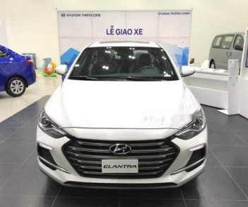 Hyundai Elantra  Sport 1.6 Turbo  2018 - Cần bán xe Hyundai Elantra Sport 1.6 Turbo đời 2018, màu trắng