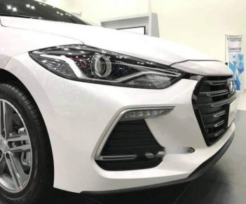 Hyundai Elantra  Sport 1.6 Turbo  2018 - Cần bán xe Hyundai Elantra Sport 1.6 Turbo đời 2018, màu trắng