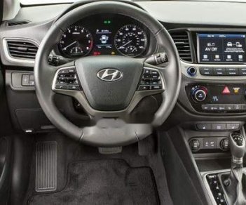 Hyundai Elantra   2018 - Cần bán Hyundai Elantra 2018, màu đen, giá chỉ 560 triệu