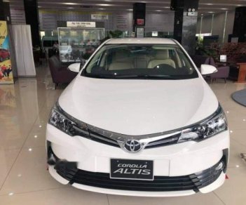 Toyota Corolla altis 1.8 E MT 2018 - Cần bán Toyota Corolla Altis 1.8 E MT sản xuất 2018, màu trắng, xe mới 100%