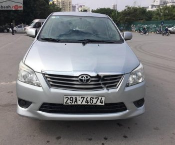 Toyota Innova 2.0E 2013 - Bán Toyota Innova 2.0E sản xuất năm 2013, màu bạc số sàn giá cạnh tranh