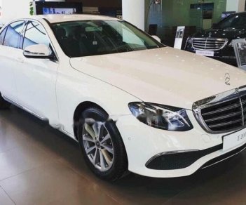 Mercedes-Benz E class E200 2018 - Cần bán xe Mercedes E200 đời 2018, màu trắng