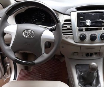Toyota Innova 2014 - Bán Toyota Innova đời 2014, màu vàng, giá tốt