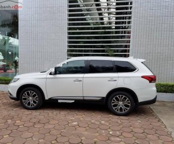 Mitsubishi Outlander 2.0 CVT Premium 2018 - Cần bán Mitsubishi Outlander 2.0 CVT Premium đời 2018, màu trắng, giá tốt