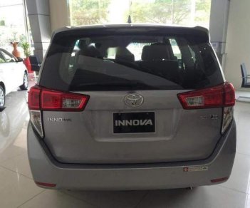 Toyota Innova   2.0E MT 2018 - Bán xe Toyota Innova 2.0E MT năm sản xuất 2018, màu bạc