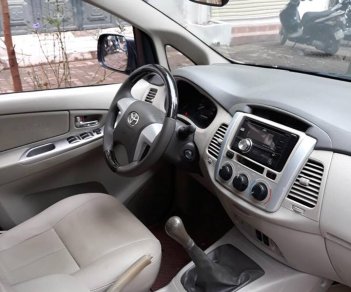 Toyota Innova 2014 - Bán Toyota Innova đời 2014, màu vàng, giá tốt