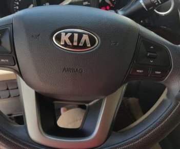 Kia Rio MT 2015 - Bán xe Kia Rio Số sàn, đăng kí 11/2015, 1 đời chủ, chạy 130.000km, bao cấn đụng