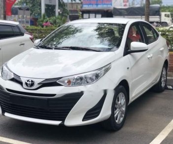 Toyota Vios  E   2018 - Cần bán Toyota Vios E 2018, màu trắng, tặng 2 năm bảo hiểm, trả góp 100tr