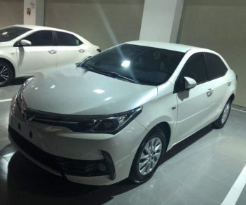 Toyota Corolla altis 1.8E CVT 2018 - Bán ô tô Toyota Corolla altis 1.8E CVT đời 2018, màu trắng giá cạnh tranh