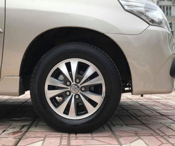 Toyota Innova 2.0 E 2015 - Bán xe Toyota Innova 2.0 E sản xuất năm 2015, màu vàng cát, 598tr