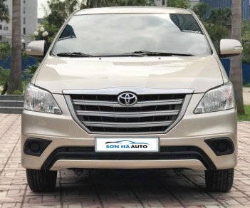 Toyota Innova 2.0 E 2015 - Bán xe Toyota Innova 2.0 E sản xuất năm 2015, màu vàng cát, 598tr