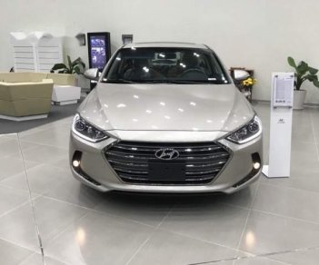 Hyundai Elantra 2.0AT 2018 - Cần bán xe Hyundai Elantra 2.0AT năm sản xuất 2018, màu bạc