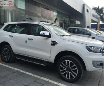 Ford Everest Titanium 2.0L 4x2 AT 2018 - Bán Ford Everest Titanium 2.0L 4x2 AT sản xuất năm 2018, màu trắng, xe nhập