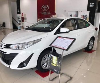 Toyota Vios E 2018 - Bán Toyota Vios E năm sản xuất 2018, màu trắng, giá 554tr