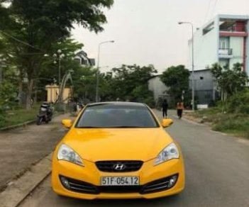 Hyundai Genesis AT 2011 - Bán Hyundai Genesis AT năm sản xuất 2011, màu vàng