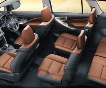 Toyota Innova 2018 - Bán Toyota Innova sản xuất năm 2018, màu nâu, 771 triệu