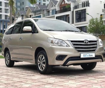 Toyota Innova 2.0 E 2015 - Bán xe Toyota Innova 2.0 E sản xuất năm 2015, màu vàng cát, 598tr