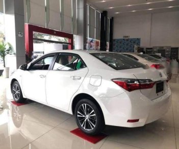 Toyota Corolla altis 1.8 E MT 2018 - Cần bán Toyota Corolla Altis 1.8 E MT sản xuất 2018, màu trắng, xe mới 100%