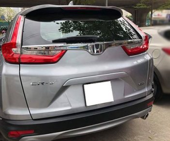 Honda CR V 2018 - Gia đình cần bán Honda CRV, sx 5/2018, dòng xe 7 chỗ, màu bạc