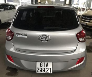 Hyundai Grand i10 1.0MT 2015 - Bán Hyundai i10 1.0MT màu bạc số sàn, nhập Ấn Độ 2015, bản 5 cửa, gia đình, xe chạy 38000km