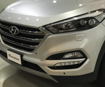 Hyundai Tucson 2.0 2018 - Bán Hyundai Tucson bạc xe có sẵn giao ngay, hỗ trợ vay trả góp, LH để được giá tốt nhất, Hotline 0903175312