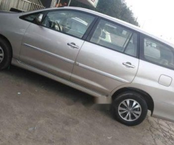 Toyota Innova MT 2015 - Bán Toyota Innova MT sản xuất năm 2015, máy móc chạy êm ru