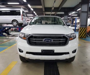 Ford Ranger XLS AT 2.2L 2018 - Bán Ford Ranger XLS mới đời 2018, nhập khẩu, giá chỉ từ 650 triệu, xe có sẵn đủ màu giao ngay và nhiều quà tặng hấp dẫn
