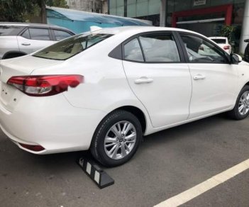 Toyota Vios  E   2018 - Cần bán Toyota Vios E 2018, màu trắng, tặng 2 năm bảo hiểm, trả góp 100tr