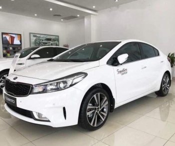 Kia Cerato  1.6MT Base 2018 - Bán xe Kia Cerato sản xuất 2018, màu trắng, giá tốt