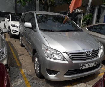 Toyota Innova 2.0E 2014 - Bán xe Toyota Innova 2.0E 2014 số sàn, giá 535 triệu