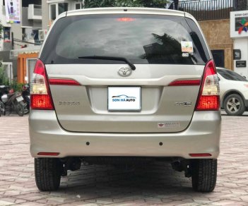 Toyota Innova 2.0 E 2015 - Bán xe Toyota Innova 2.0 E sản xuất năm 2015, màu vàng cát, 598tr