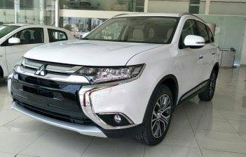 Mitsubishi Outlander 2018 - Bán ô tô Mitsubishi Outlander sản xuất năm 2018, hỗ trợ trả góp, có xe giao ngay, LH 0985598257 ép giá