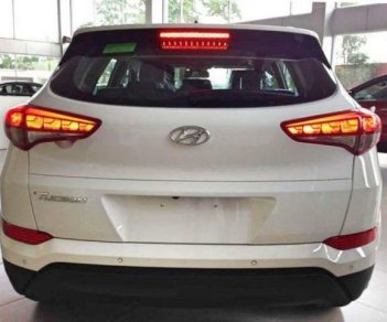 Hyundai Tucson  2.0 2018 - Bán Hyundai Tucson 2.0 sản xuất năm 2018, màu trắng giá cạnh tranh