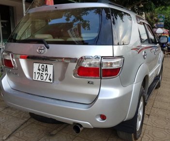 Toyota Fortuner 2.5G 2009 - Cần bán gấp Toyota Fortuner 2.5G đời 2009, màu bạc số sàn