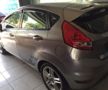 Ford Fiesta  1.6AT 2011 - Cần bán gấp Ford Fiesta 1.6AT đời 2011 xe gia đình, giá tốt