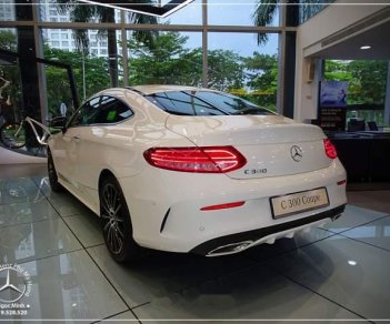 Mercedes-Benz C class  C300 Coupe  2018 - Bán ô tô Mercedes C300 Coupe sản xuất năm 2018, màu trắng, nhập khẩu