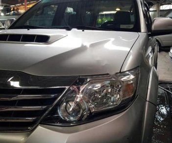 Toyota Fortuner G 2015 - Bán Toyota Fortuner G đời 2015, màu bạc chính chủ, giá tốt