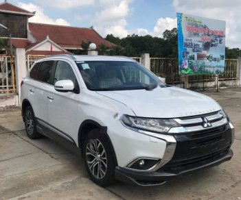 Mitsubishi Outlander 2.0 CVT Premium 2018 - Cần bán Mitsubishi Outlander 2.0 CVT Premium đời 2018, màu trắng, giá tốt