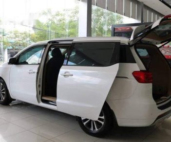 Kia Sedona   2.2L DATH   2018 - Bán Kia Sedona 2.2L DATH đời 2018, màu trắng giá tốt