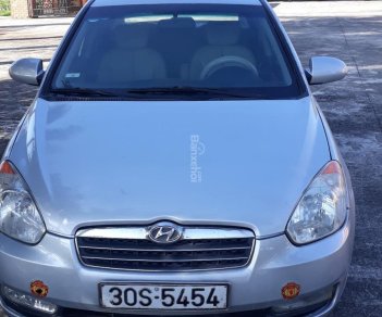 Hyundai Verna 2009 - Cần bán Hyundai Verna năm sản xuất 2009 số tự đông, màu bạc, xe nhập khẩu nguyên chiếc