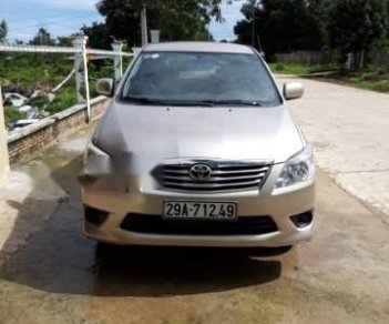 Toyota Innova 2.0 2013 - Bán xe Toyota Innova 2.0 đời 2013, màu vàng chính chủ 