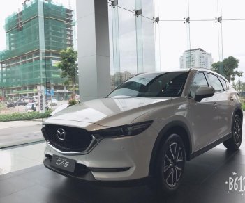 Mazda CX 5 2.0 2WD 2018 - Bán Mazda CX-5 trắng màu mới 2018, giá cực ưu đãi 30tr - liên hệ 0345315602