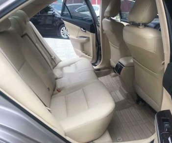 Toyota Camry 2.0 AT 2016 - Cần bán xe Toyota Camry 2.0 AT năm sản xuất 2016, màu vàng cát, giá chỉ 877 triệu