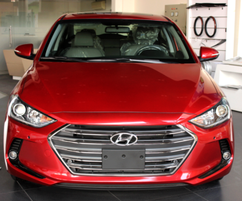 Hyundai Elantra 1.6AT 2018 - Bán Hyundai Elantra 1.6AT 2018, màu đỏ, tặng gói phụ kiện 20tr, giao ngay xe