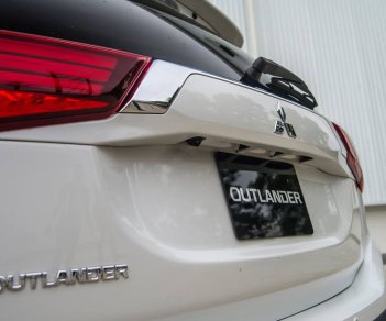 Mitsubishi Outlander 2.0 CVT 2018 - " Mitsubishi Vinh " Chuyên bán Outlander 2.0 năm 2018, màu trắng, trả trước 180 triệu, LH Yến: 0968.660.828