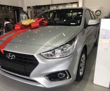 Hyundai Accent AT 2018 - Bán xe Hyundai Accent AT sản xuất năm 2018, màu bạc, giá chỉ 555 triệu