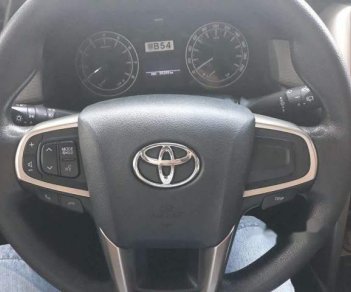 Toyota Innova  E 2.0MT 2016 - Bán xe Toyota Innova E 2.0MT sản xuất năm 2016, màu trắng số sàn