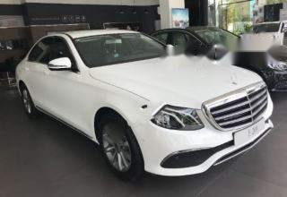 Mercedes-Benz E class E200 2018 - Bán xe Mercedes E200 đời 2018, màu trắng số tự động