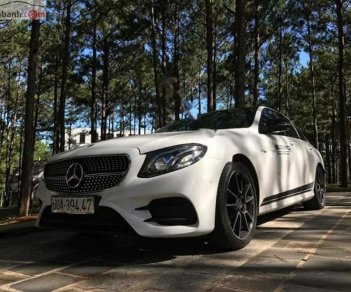 Mercedes-Benz E class E300 AMG CBU 2017 - Cần bán xe cũ Mercedes E300 AMG CBU sản xuất 2017, màu trắng, nhập khẩu nguyên chiếc như mới