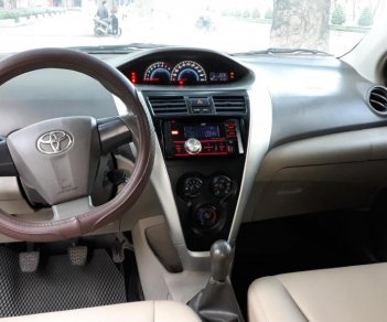 Toyota Vios MT 2013 - Cần bán gấp Toyota Vios đời 2013, màu bạc, mới 95%, giá 360 triệu